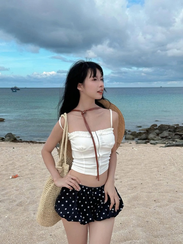 Túi cói giúp mang cả mùa hè rực rỡ vào trang phục - Ảnh 4.