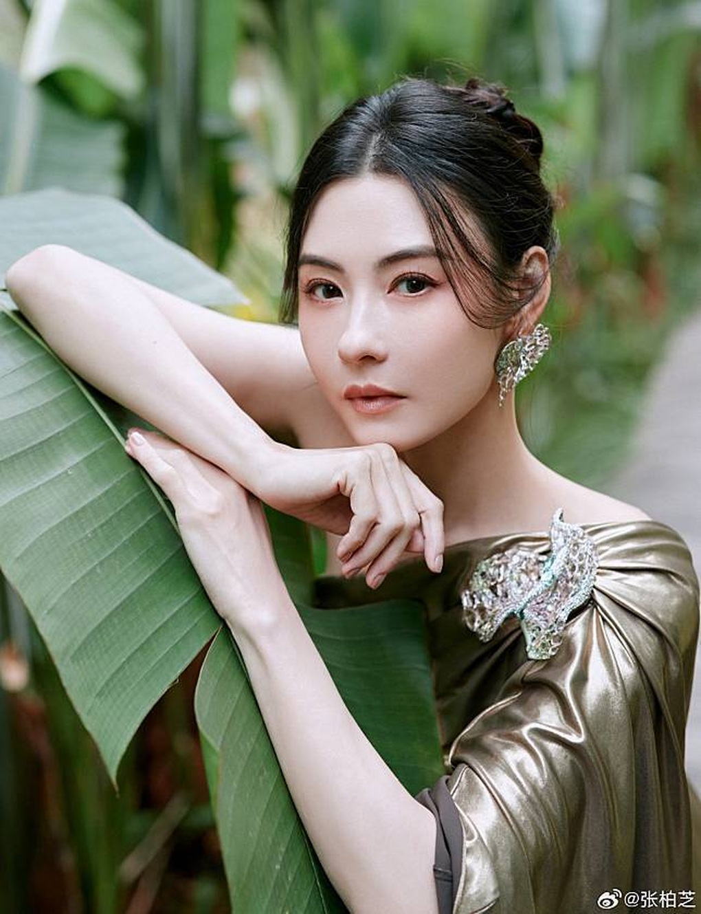 Danh tính cha con trai thứ 3 của Trương Bá Chi gây xôn xao - 2