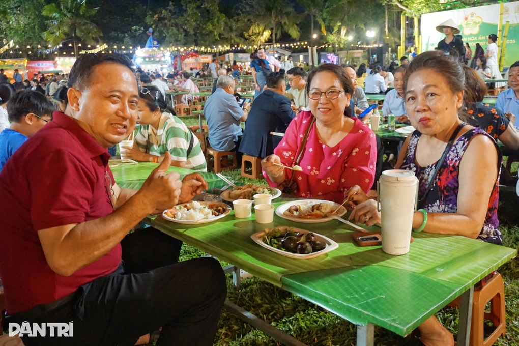 Cá ngừ 50kg vượt hơn 500km về TPHCM, hút khách tại lễ hội ẩm thực 3 miền - 3