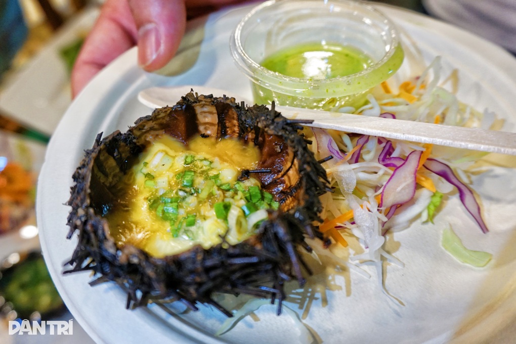 Cá ngừ 50kg vượt hơn 500km về TPHCM, hút khách tại lễ hội ẩm thực 3 miền - 4