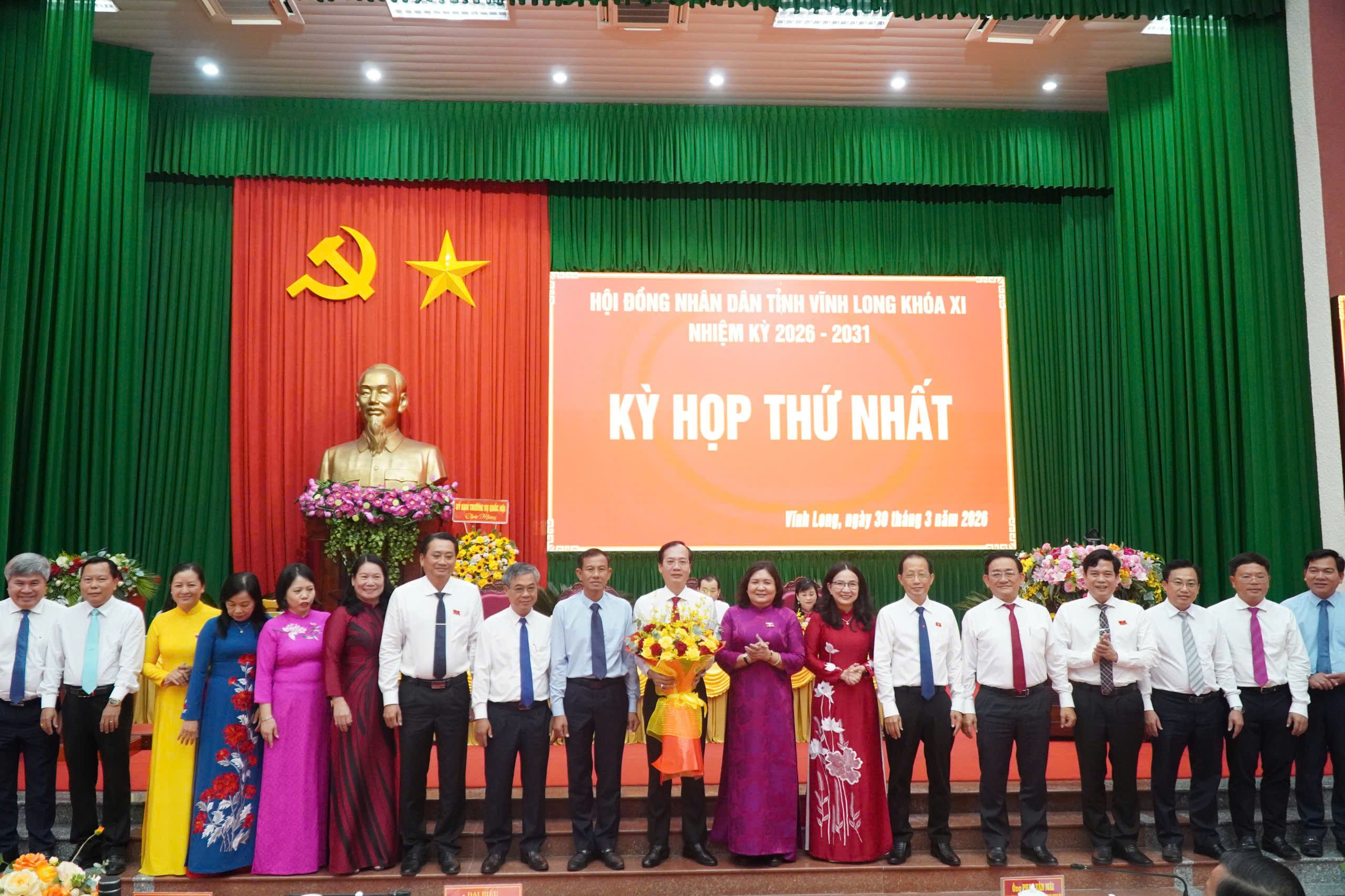 Chủ tịch HĐND và Chủ tịch UBND tỉnh Vĩnh Long tái đắc cử - Ảnh 5.