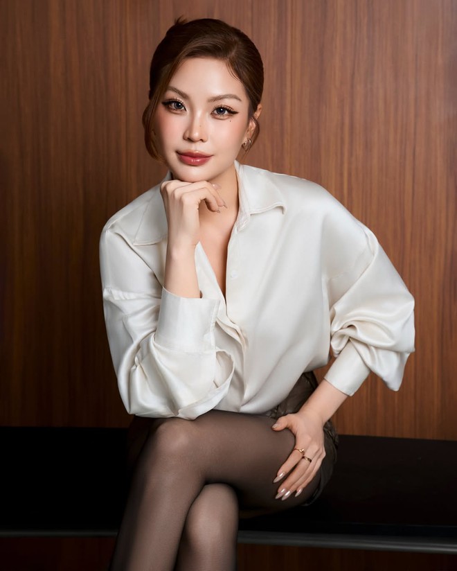 Diện áo sơ mi trắng như fashionista sành điệu  - Ảnh 2.