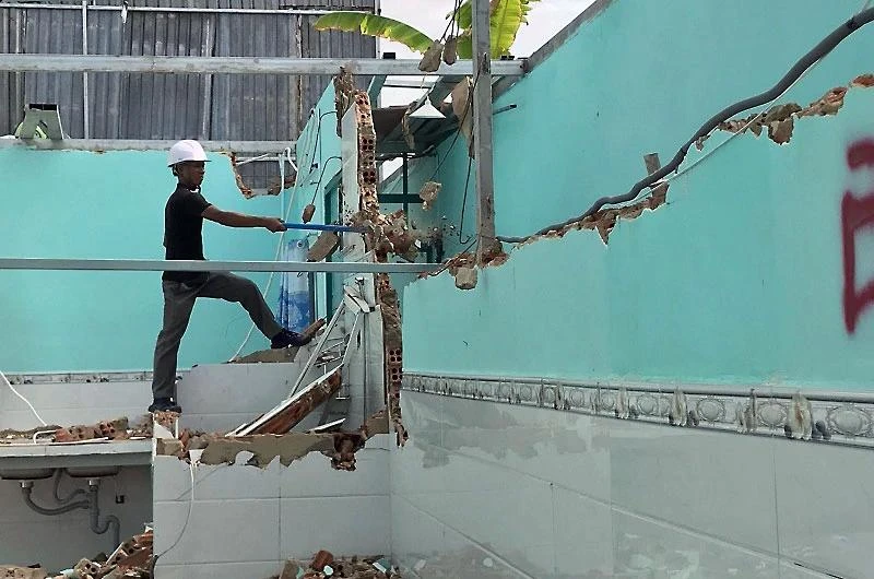 Một công trình bị cưỡng chế tháo dỡ. Ảnh: HOÀNG GIANG