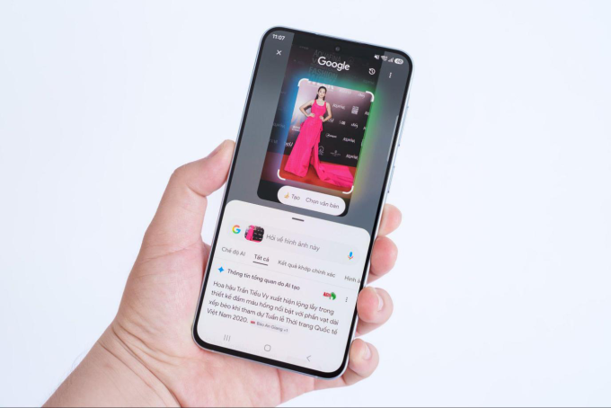 Circle to Search 3.0 có thể tìm kiếm toàn bộ trang phục chỉ trong một lần khoanh. Ảnh: Samsung