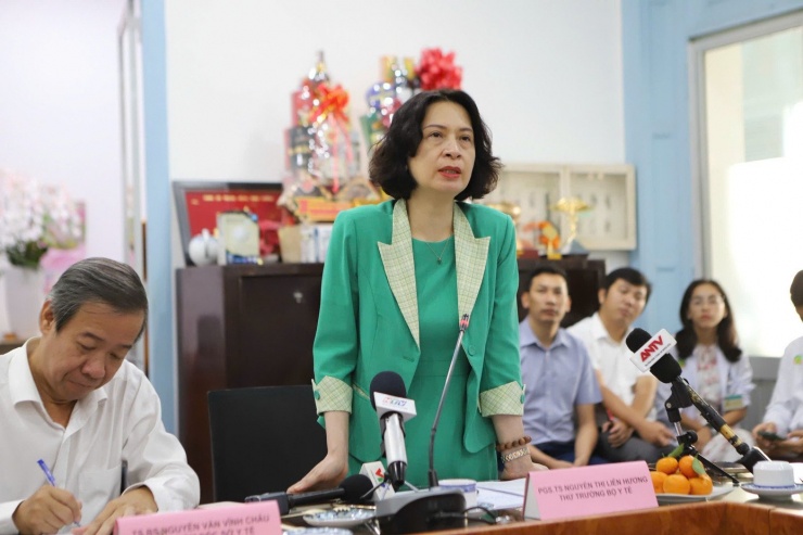 Thứ trưởng Bộ Y tế Nguyễn Thị Liên Hương yêu cầu các đơn vị liên quan khẩn trương triển khai công tác phòng chống, tránh nguy cơ dịch chồng dịch