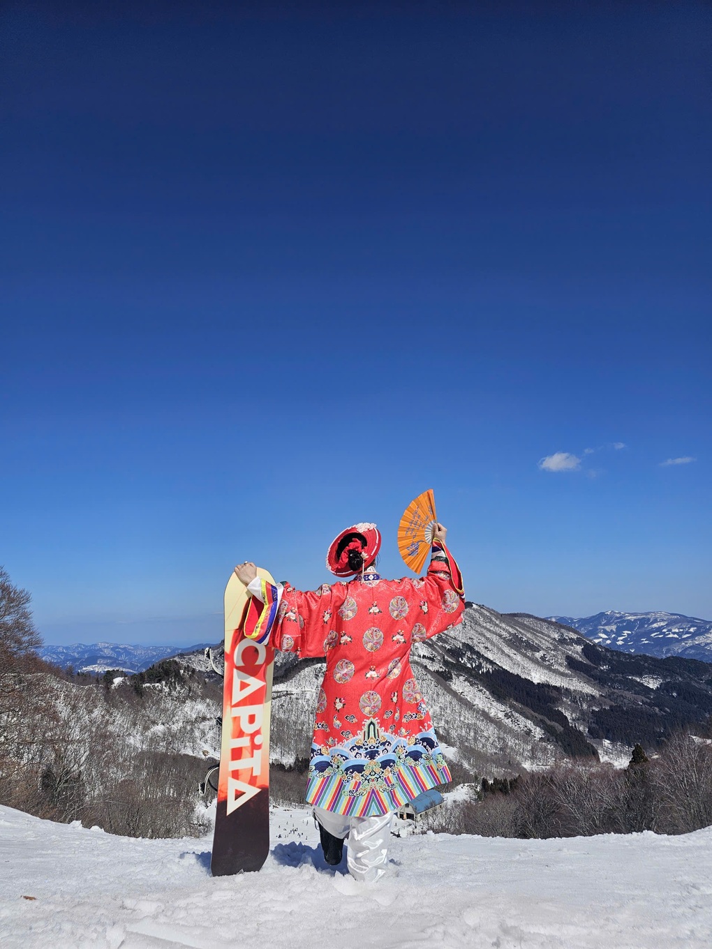 Cô gái Việt mặc áo nhật bình trượt tuyết điêu luyện ở Nhật Bản gây sốt - 2