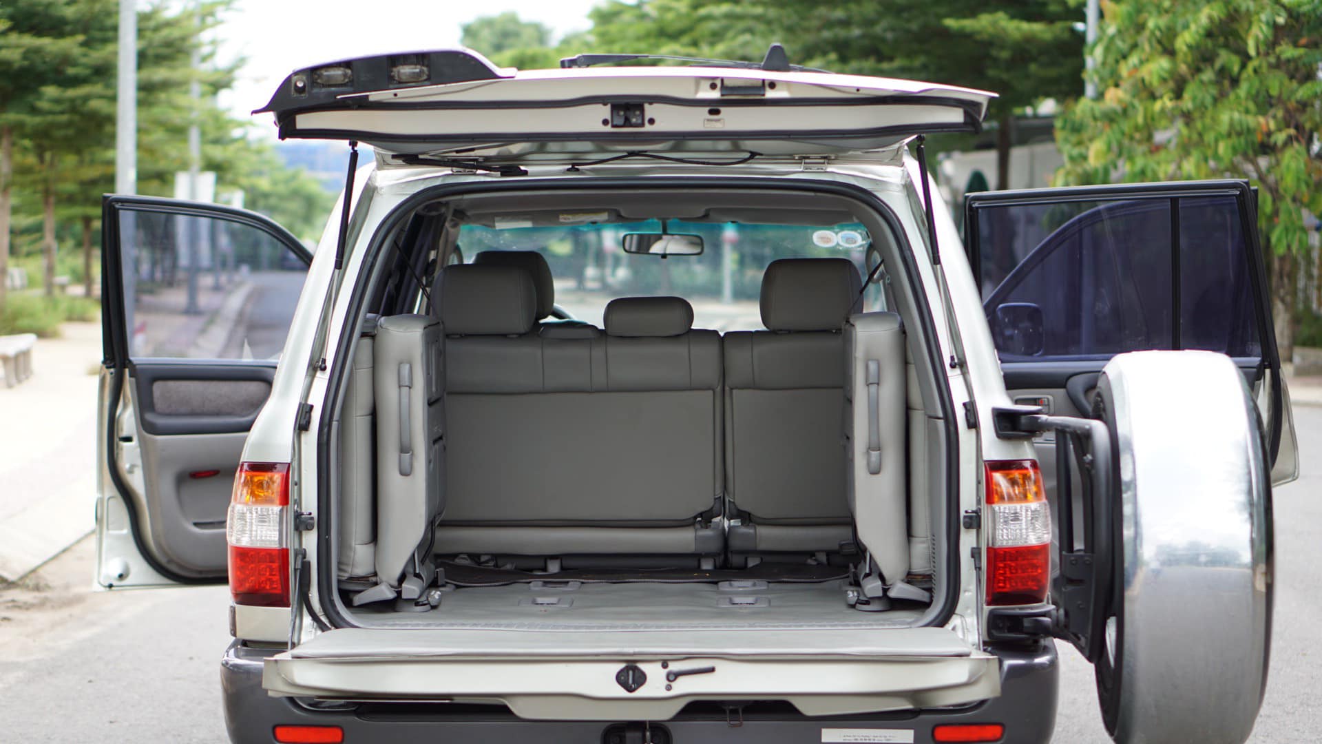 ‘Huyền thoại’ Toyota Land Cruiser lăn bánh hơn 20 năm, bán lại chưa tới 400 triệu đồng - Ảnh 2.