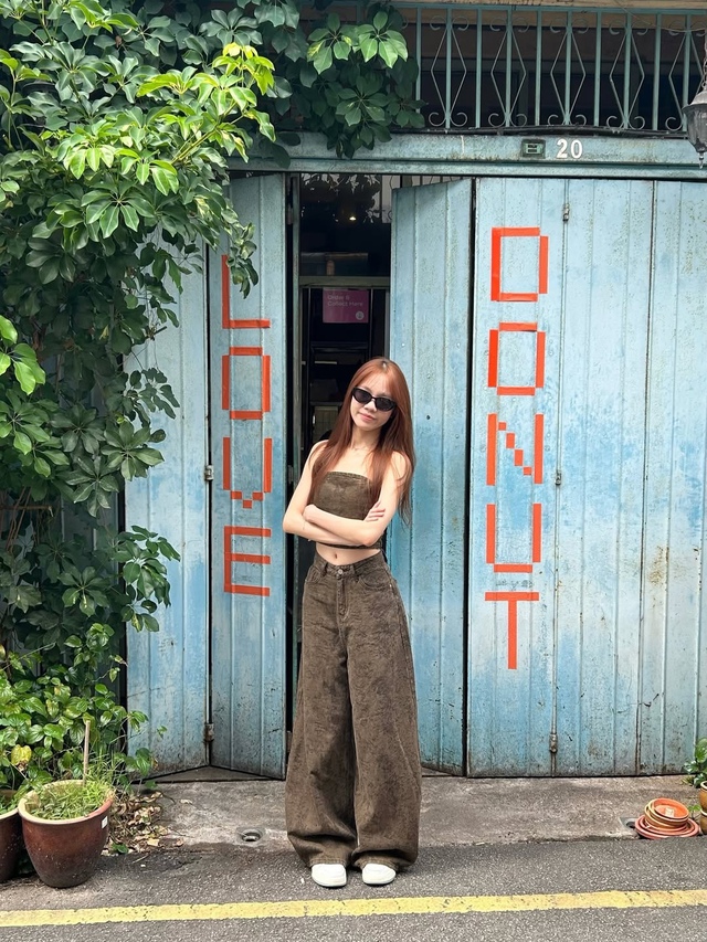 Diện áo quây quyến rũ mà vẫn tinh tế- Ảnh 4. Diện áo quây quyến rũ mà vẫn tinh tế- Ảnh 4.