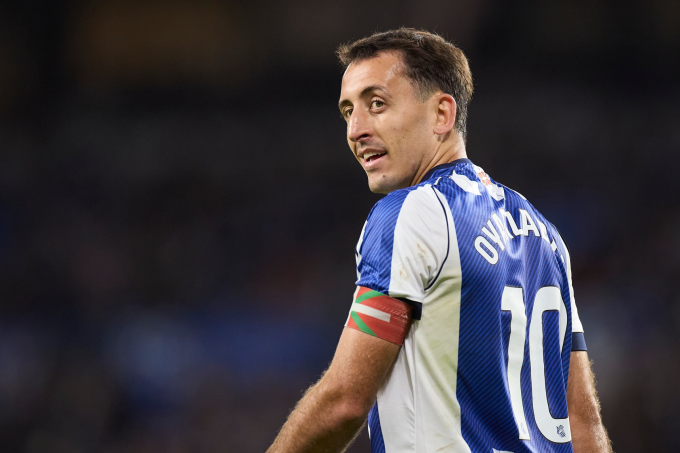 Mikel Oyarzabal trong màu áo Real Sociedad mùa 2025-2026. Ảnh: AFP