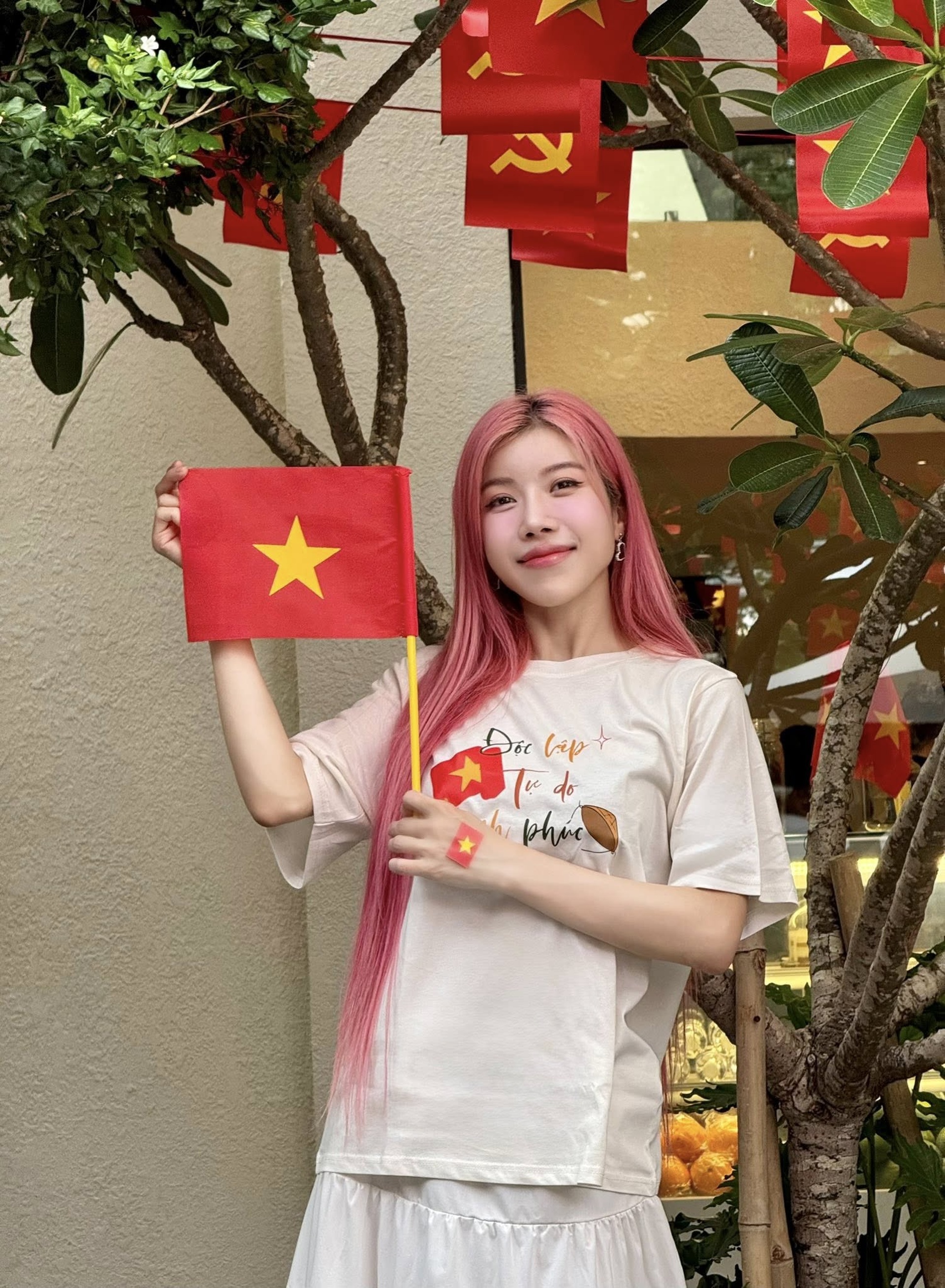 Trang Pháp: Bố giáo sư, mẹ làm ngoại giao, bất ngờ gây chú ý ở Trung Quốc - 3 Trang Pháp: Bố giáo sư, mẹ làm ngoại giao, bất ngờ gây chú ý ở Trung Quốc - 3