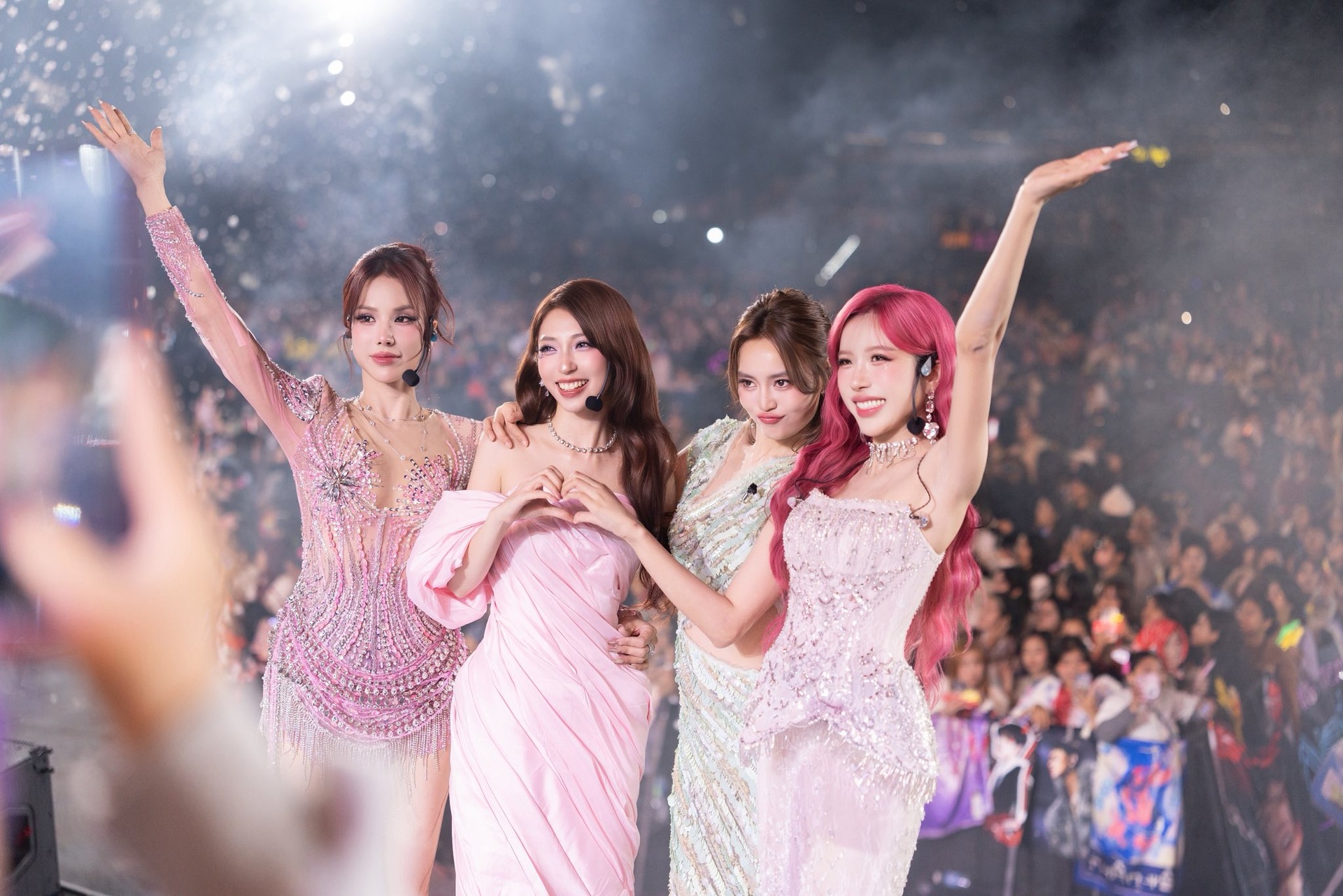 Trang Pháp: Bố giáo sư, mẹ làm ngoại giao, bất ngờ gây chú ý ở Trung Quốc - 4 Trang Pháp: Bố giáo sư, mẹ làm ngoại giao, bất ngờ gây chú ý ở Trung Quốc - 4