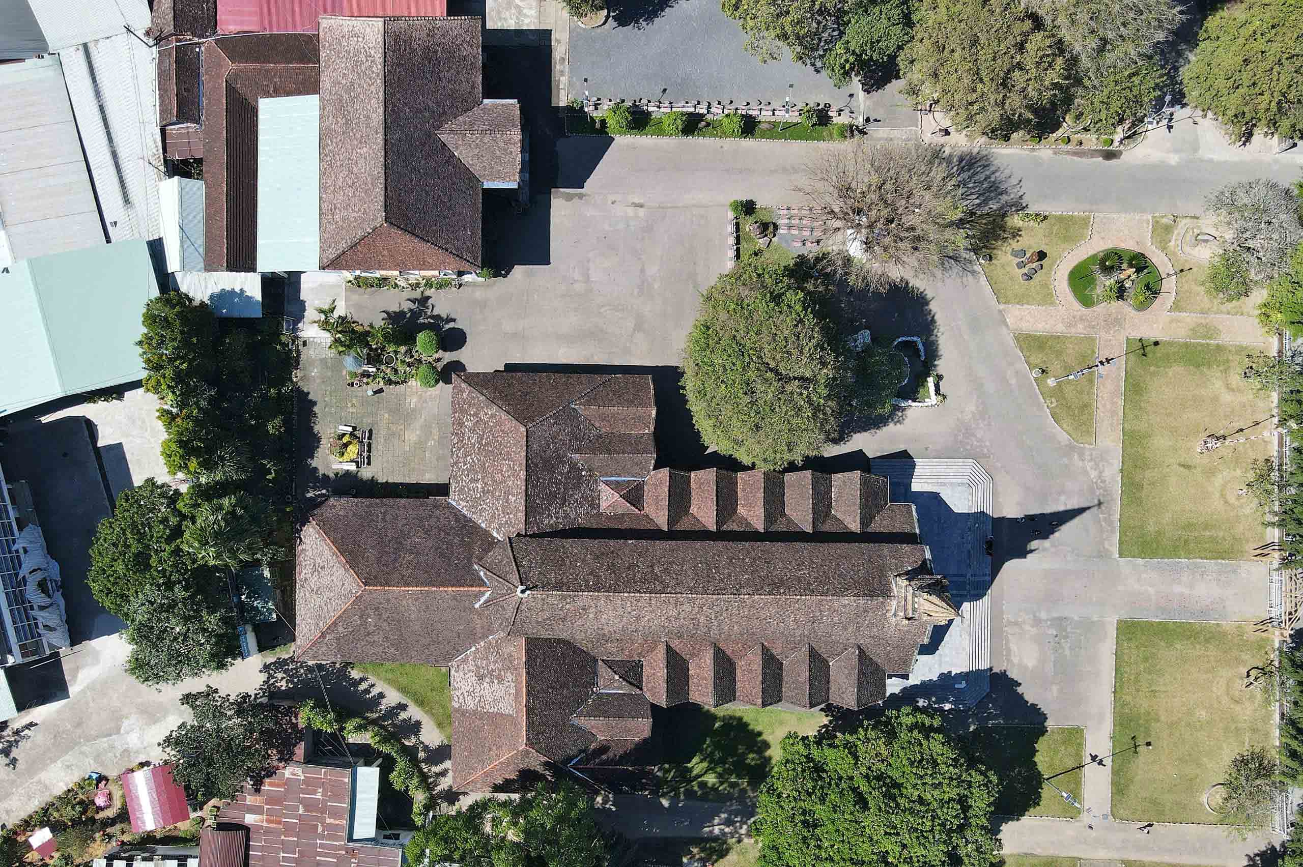 Những nhà thờ độc đáo: Nhà thờ Gỗ trăm năm giữa lòng phố núi- Ảnh 5.