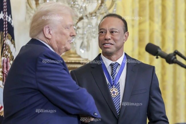 Huyền thoại làng golf thế giới là bạn thân của Tổng thống Mỹ Donald Trump. Ảnh: EPA. soc-sieu-sao-tiger-woods-bi-bat-sau-cu-lat-xe-kinh-hoang-o-florida (1).jpg
