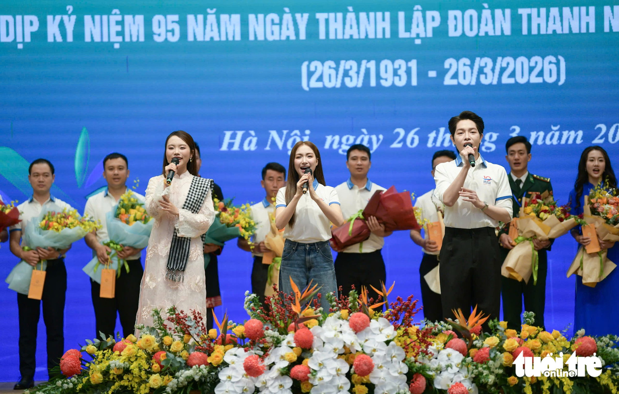 Thủ tướng gặp mặt các gương mặt trẻ Việt Nam tiêu biểu, triển vọng và cán bộ Đoàn xuất sắc - Ảnh 6.