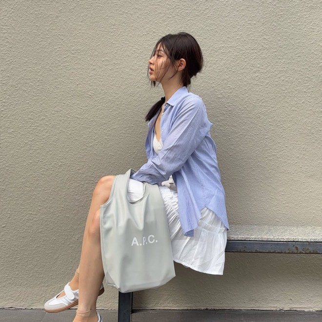 Áo sơ mi mỏng nhẹ cho ngày hè thanh lịch- Ảnh 5.