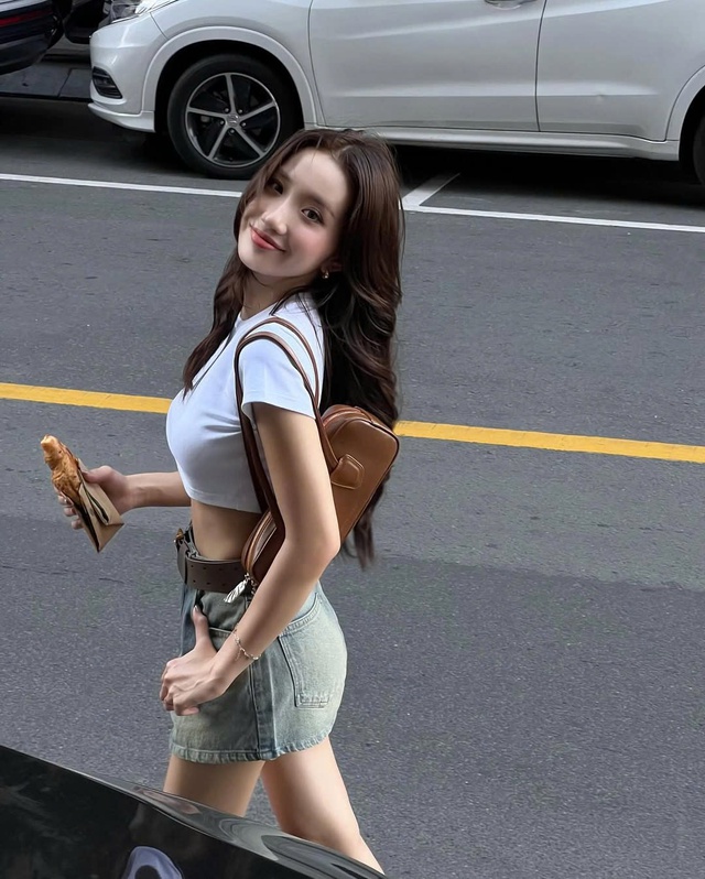 Túi baguette mang biểu tượng thời trang Y2K quay trở lại mạnh mẽ - Ảnh 6.