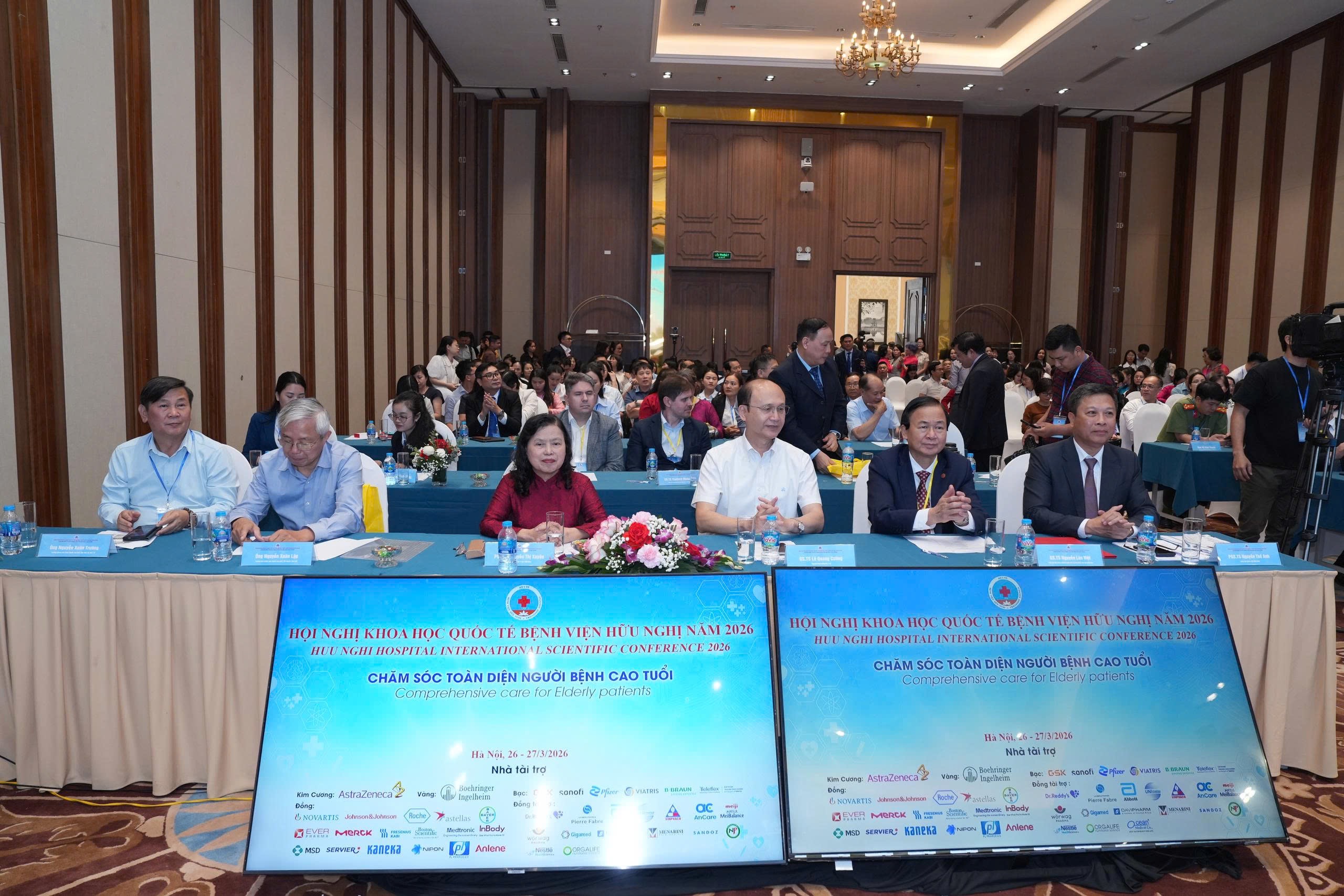 Người cao tuổi sống chung với 4-5 bệnh lý, cần mô hình chăm sóc không chỉ là ‘chữa bệnh’ - Ảnh 2.