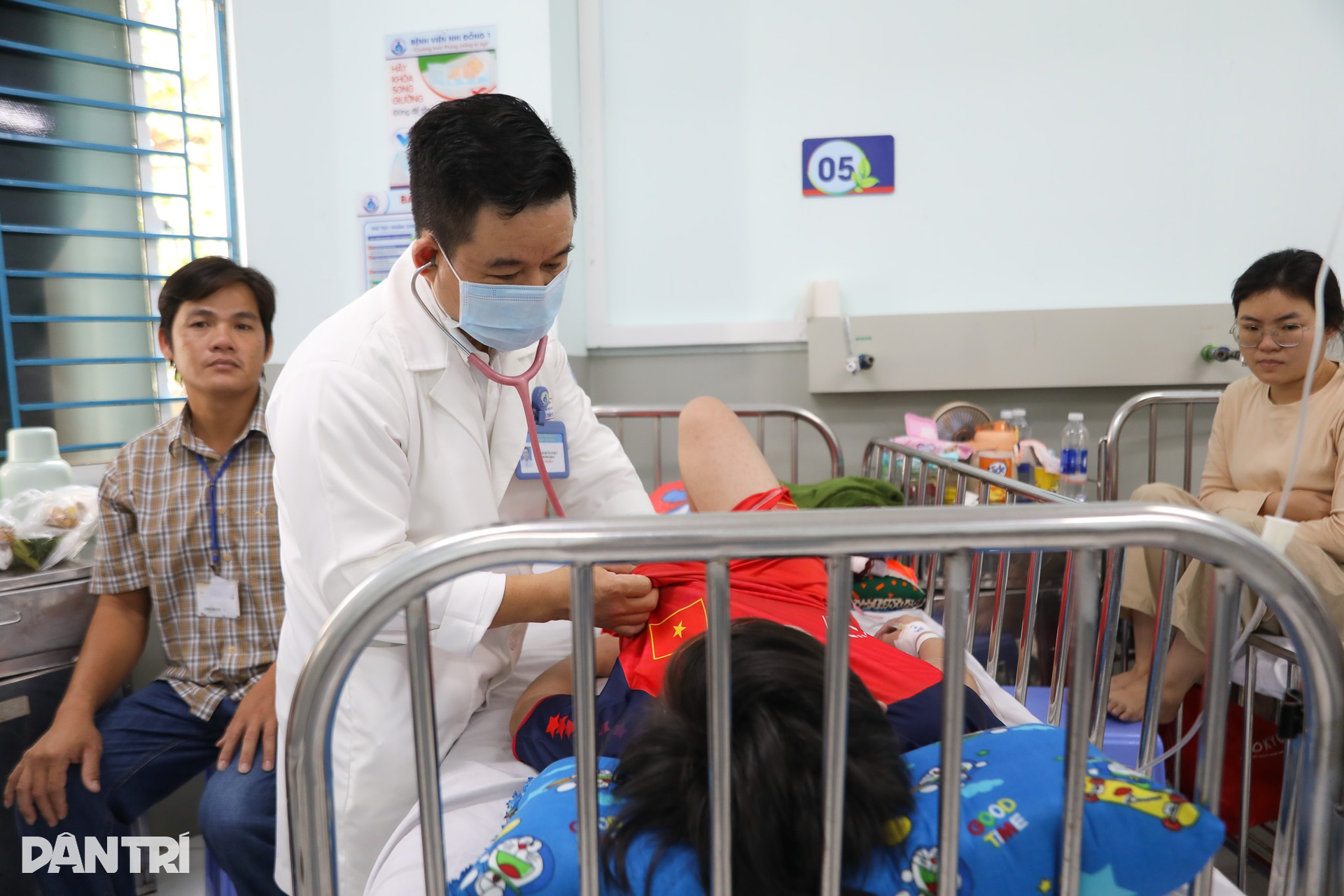 Bên trong nơi cứu chữa trẻ mắc tay chân miệng nặng, biến chứng ngưng thở - 6