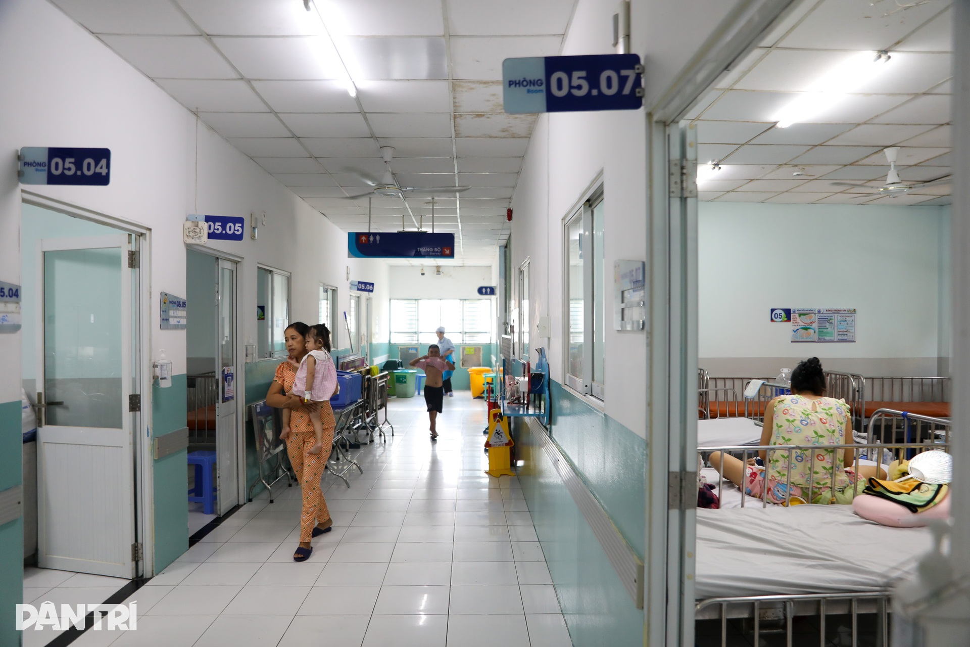 Bên trong nơi cứu chữa trẻ mắc tay chân miệng nặng, biến chứng ngưng thở - 13