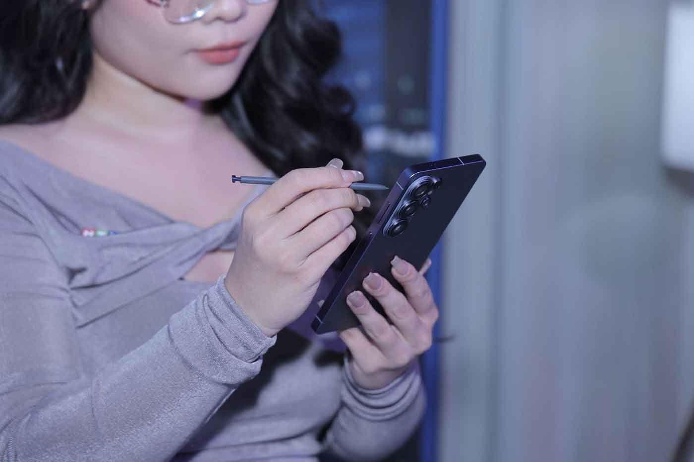 Người dùng cảm thấy an tâm, tự tin hơn khi dùng Galaxy S26 Ultra nhờ Privacy Display - Ảnh 4.