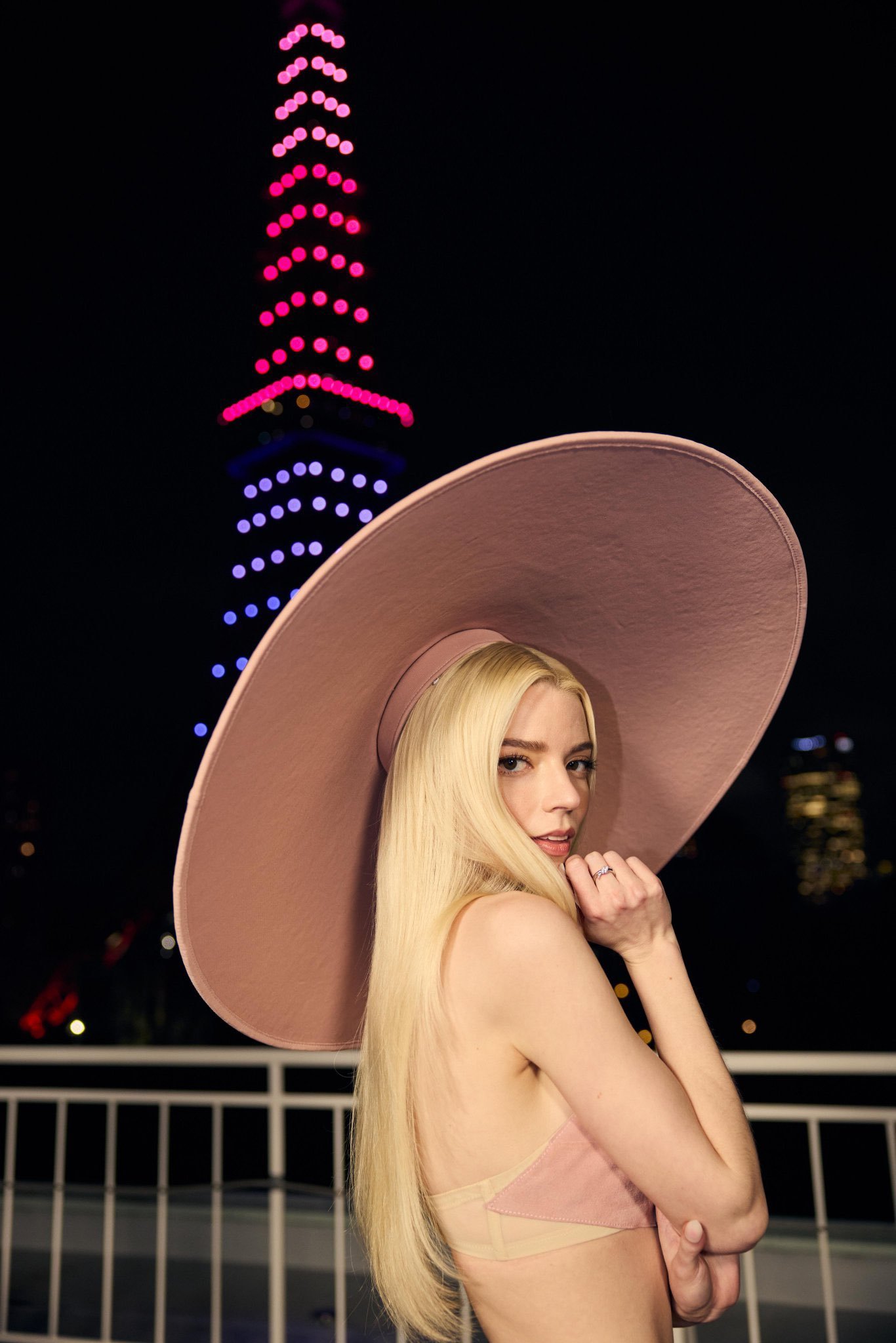 Đây là người thật hay visual nhân tạo: Ngũ quan có một không hai, đứng giữa đám đông vẫn đẹp phát sáng- Ảnh 3.