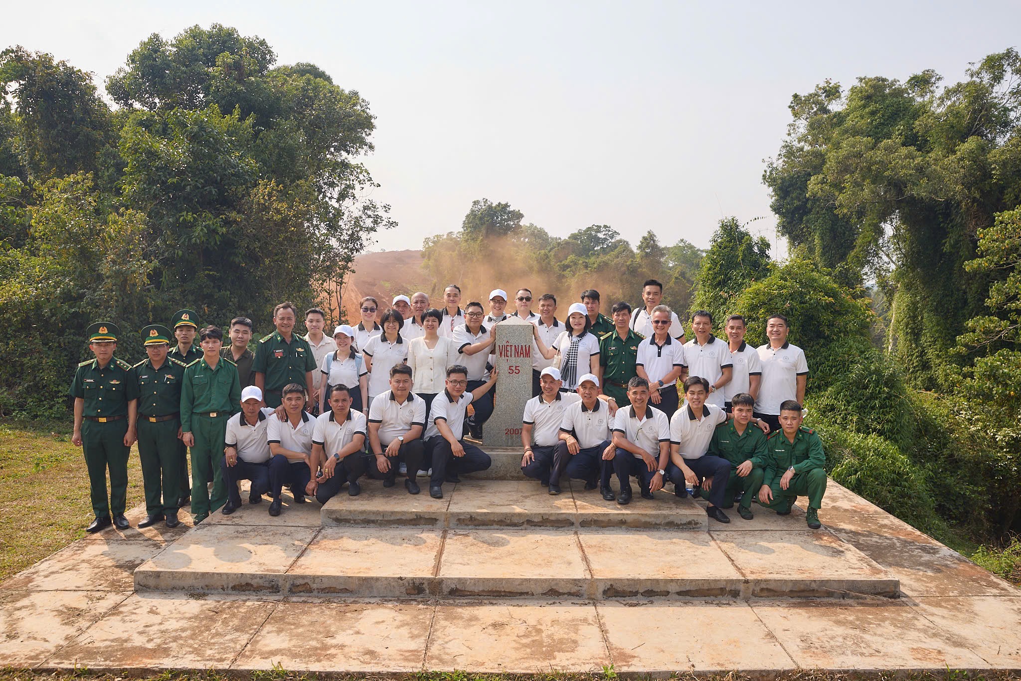 'Hành trình Từ Trái Tim' mang niềm vui đến chiến sĩ vùng biên giới 6 'Hành trình Từ Trái Tim' mang niềm vui đến chiến sĩ vùng biên giới - Ảnh 6.