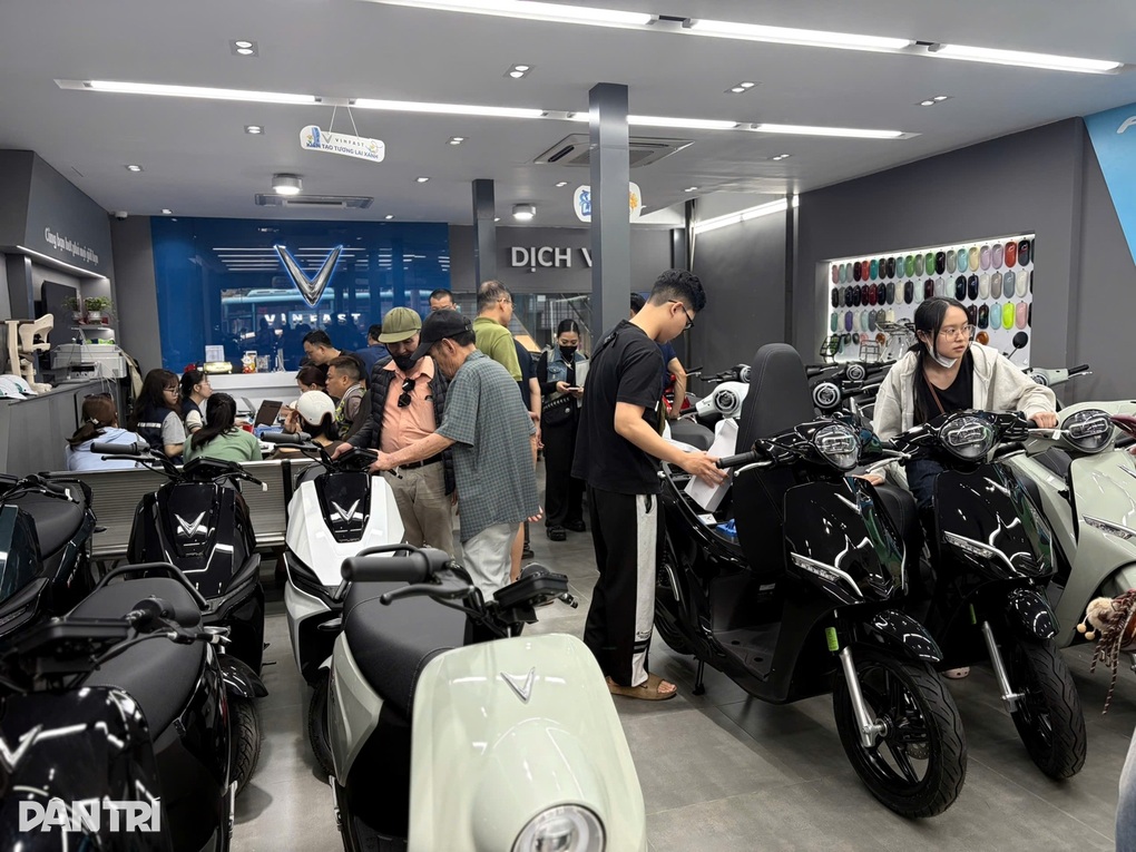 Hà Nội: Nhu cầu mua xe máy điện tăng đột biến - 3