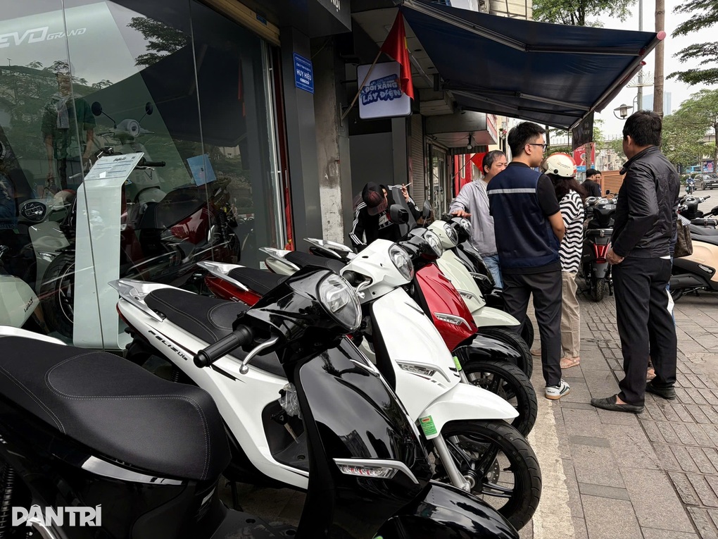 Hà Nội: Nhu cầu mua xe máy điện tăng đột biến - 5
