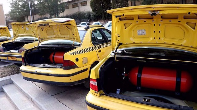 Thiếu xăng dầu kéo dài, người Iran đưa 