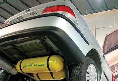 Thiếu xăng dầu kéo dài, người Iran đưa 