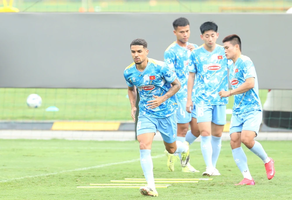 Đỗ Hoàng Hên và đồng đội miệt mài tập luyện cho loạt trận FIFA Days tháng 3. Ảnh: VFF. malaysia-keo-quan-sang-thien-truong-doi-danh-du (5).jpg