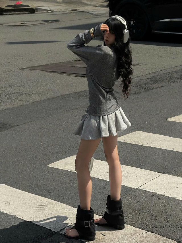 Chân váy tennis giao thoa giữa năng động và quyến rũ- Ảnh 2.