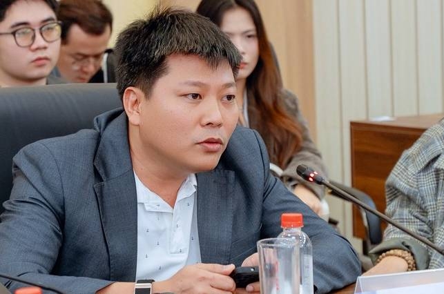 Vương Lê Vĩnh Nhân trong buổi làm việc cuối năm 2025. Ảnh: HVA Group