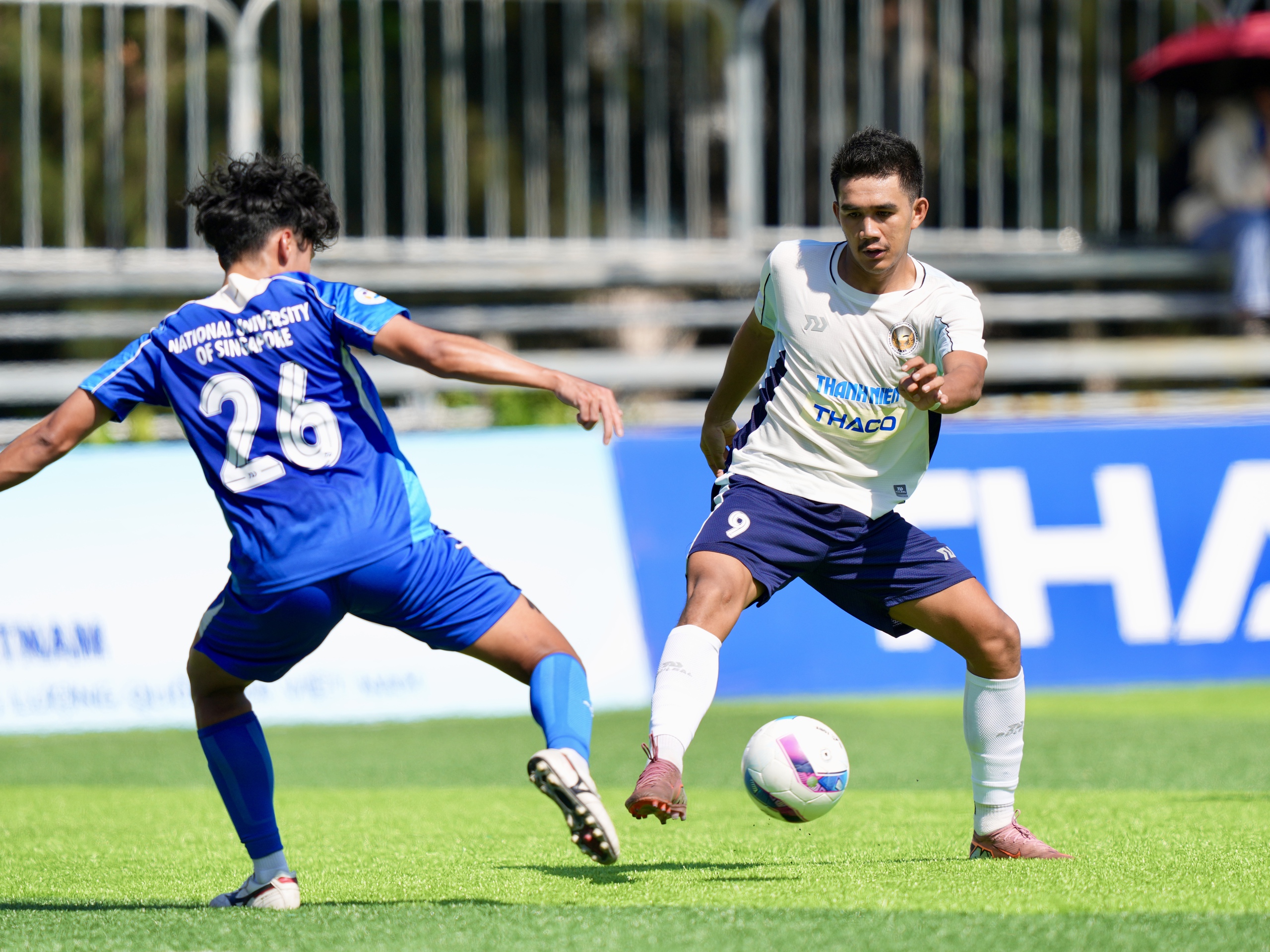 Người hùng Trường ĐH Svay Rieng xúc động với phần thưởng đặc biệt- Ảnh 3.