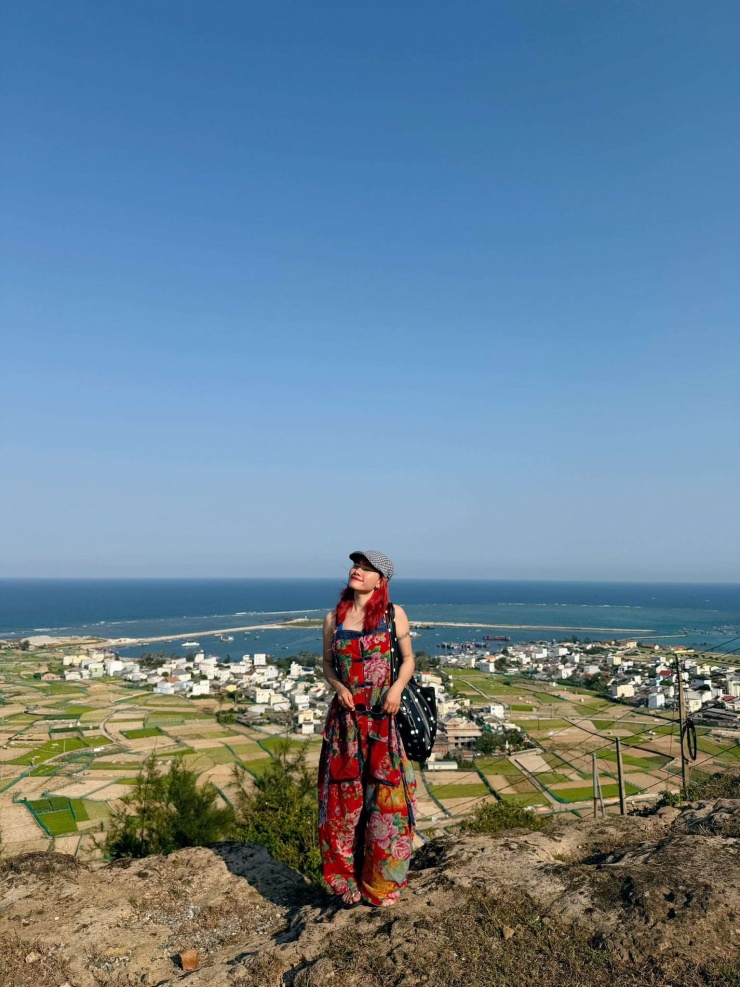 Lý Sơn – Tiếng gọi từ đảo ngọc và hành trình chill hết nấc chỉ với 3 triệu đồng 6 Theo nữ du khách Tạ Thị Thủy, ăn uống ở Lý Sơn là một trải nghiệm "ngon - bổ - rẻ" đúng nghĩa. (Ảnh: Tạ Thị Thủy)