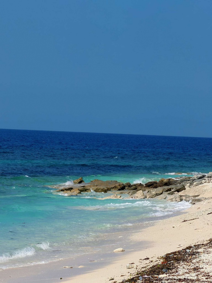 Lý Sơn – Tiếng gọi từ đảo ngọc và hành trình chill hết nấc chỉ với 3 triệu đồng 7 Biển xanh, cát trắng, nắng vàng là một trong những ưu điểm tuyệt vời cho du khách đến nghỉ dưỡng. (Ảnh: Tạ Thị Thủy)