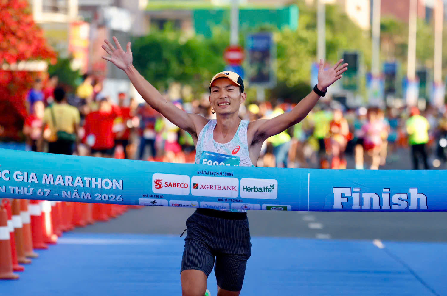 Hoàng Nguyên Thanh lần thứ 7 vô địch Tiền Phong Marathon, Ngọc Hoa trườn về đích tạo cảm xúc đặc biệt- Ảnh 2. Hoàng Nguyên Thanh lần thứ 7 vô địch Tiền Phong Marathon, Ngọc Hoa trườn về đích tạo cảm xúc đặc biệt- Ảnh 2.