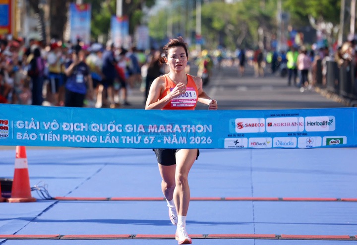 Hoàng Nguyên Thanh lần thứ 7 vô địch Tiền Phong Marathon, Ngọc Hoa trườn về đích tạo cảm xúc đặc biệt- Ảnh 4. Hoàng Nguyên Thanh lần thứ 7 vô địch Tiền Phong Marathon, Ngọc Hoa trườn về đích tạo cảm xúc đặc biệt- Ảnh 4.