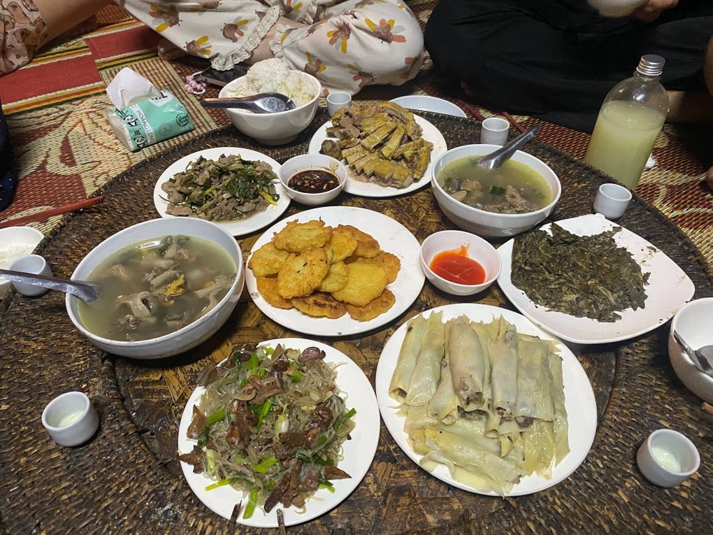 Khách Tây chặt đĩa gà tan nát và bức thư tay gửi chủ ở Lào Cai gây xúc động - 3