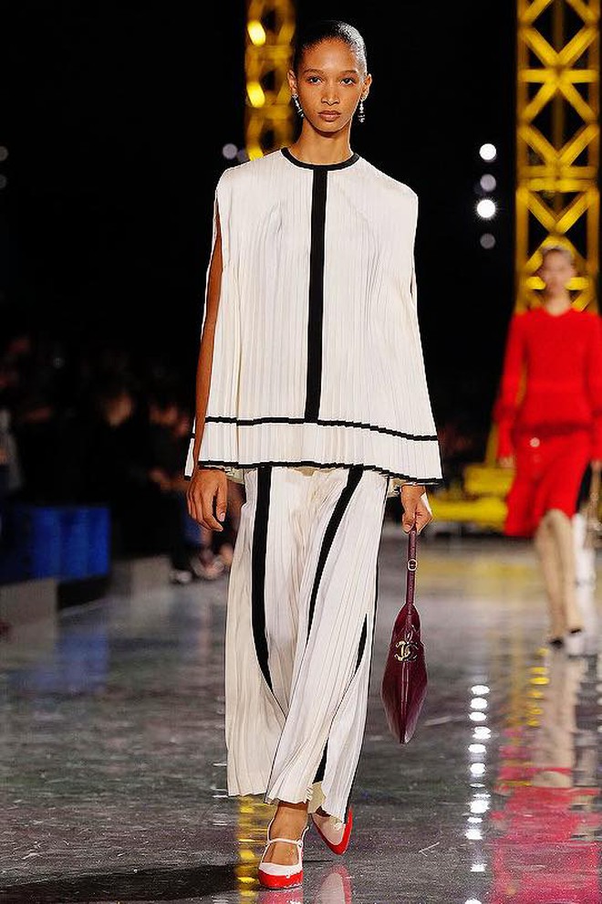 Chọn chân váy chuẩn gu: Mặc thanh lịch, trendy, tôn dáng mùa hè  - Ảnh 4.