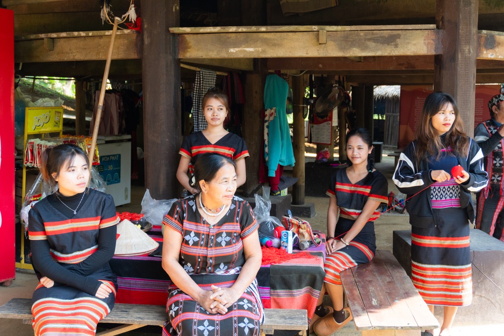 Chuyện về những người gìn giữ điệu múa “Răm May Tắc - 3