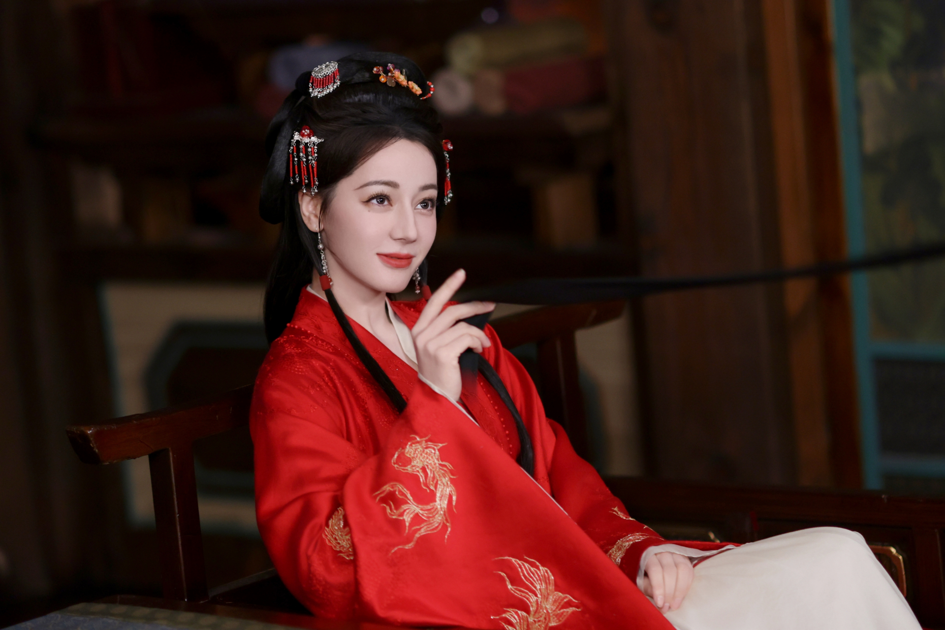 Phép màu cũng không cứu nổi Địch Lệ Nhiệt Ba- Ảnh 2.