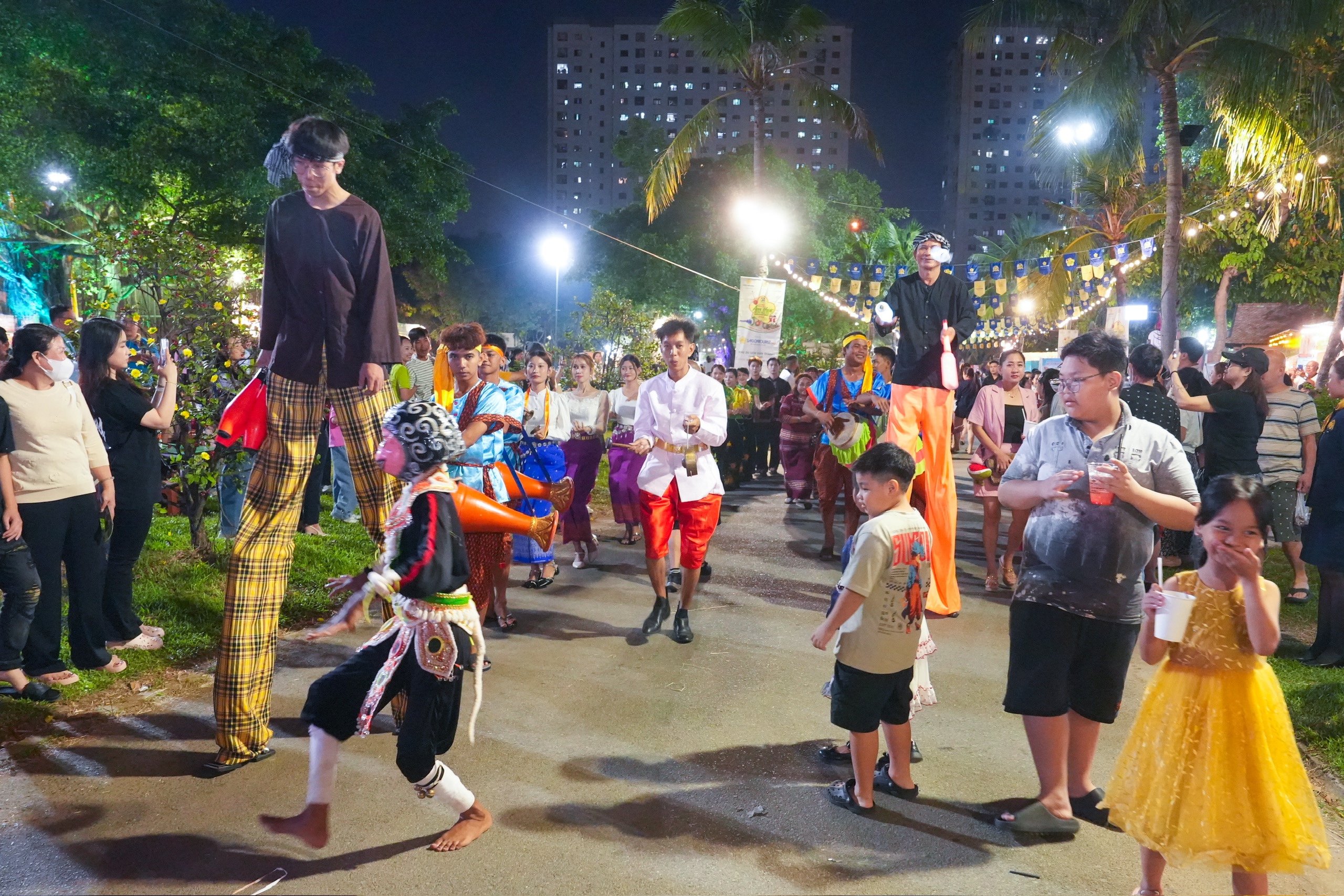 Lễ hội ẩm thực món ngon 2026 đông nghẹt khách ngày cuối tuần - Ảnh 6.