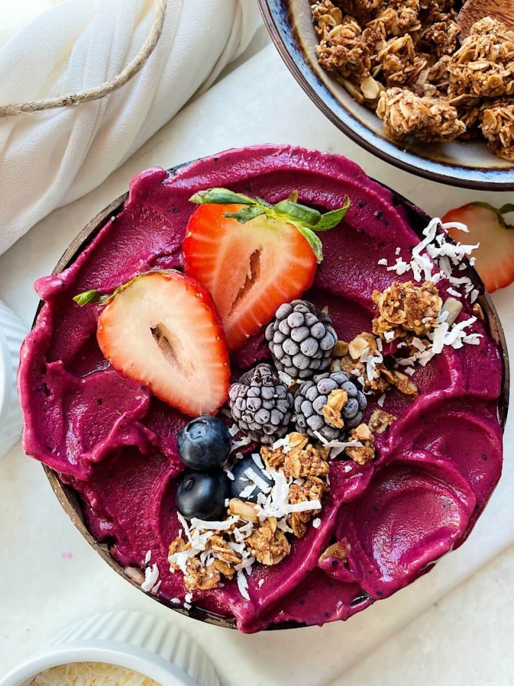 Giải mã Acai Bowl: Món sinh tố có gì mà khiến Seong Hyeon CORTIS mê mệt? 3 Nhiều bạn trẻ có thói quen làm acai bowl “homemade” tại nhà. Ảnh: Rich And Delish.