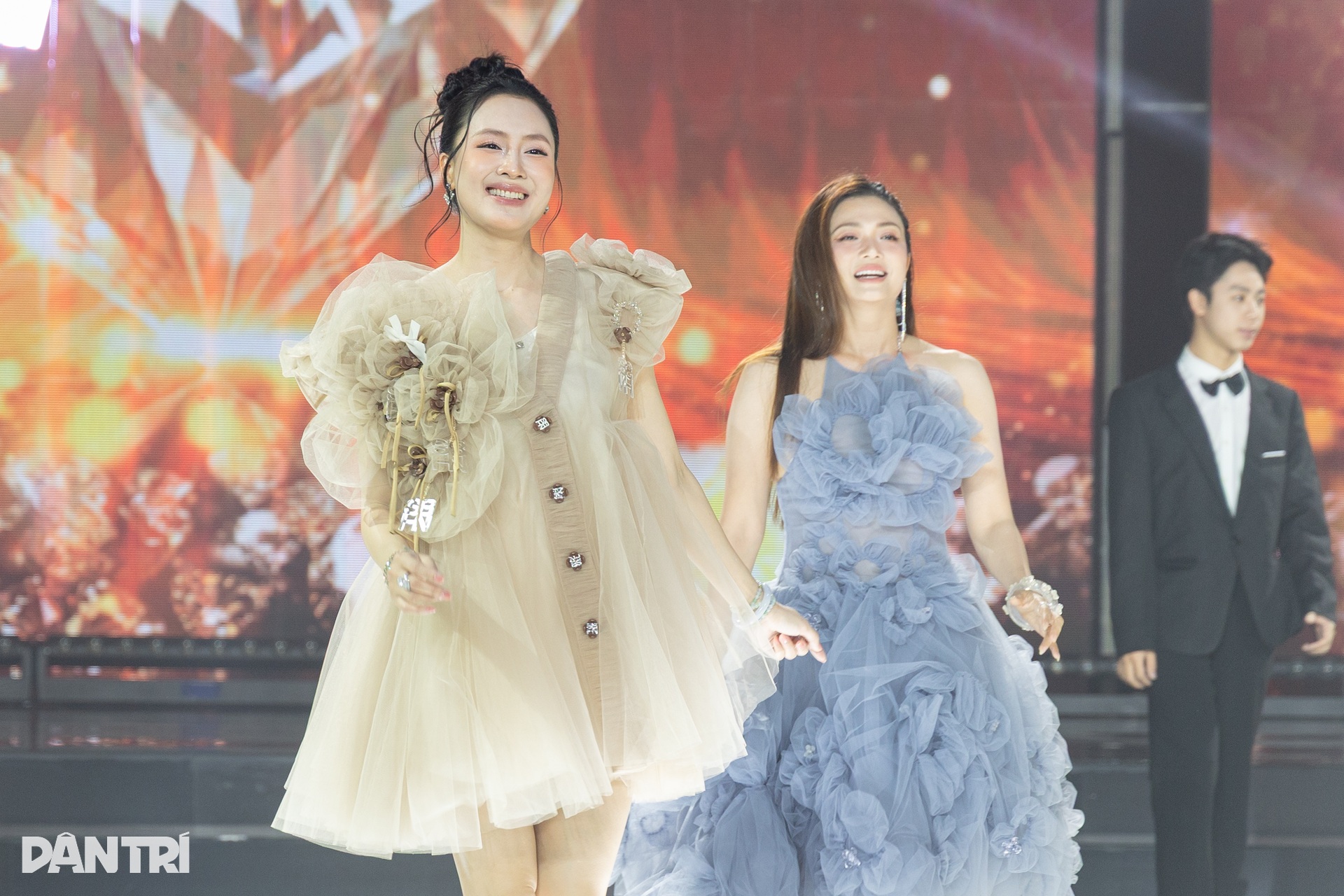 Diễn viên Hồng Diễm tuổi 43 đẹp không tì vết, hôn nhân kín tiếng - 2 Diễn viên Hồng Diễm tuổi 43 đẹp không tì vết, hôn nhân kín tiếng - 2