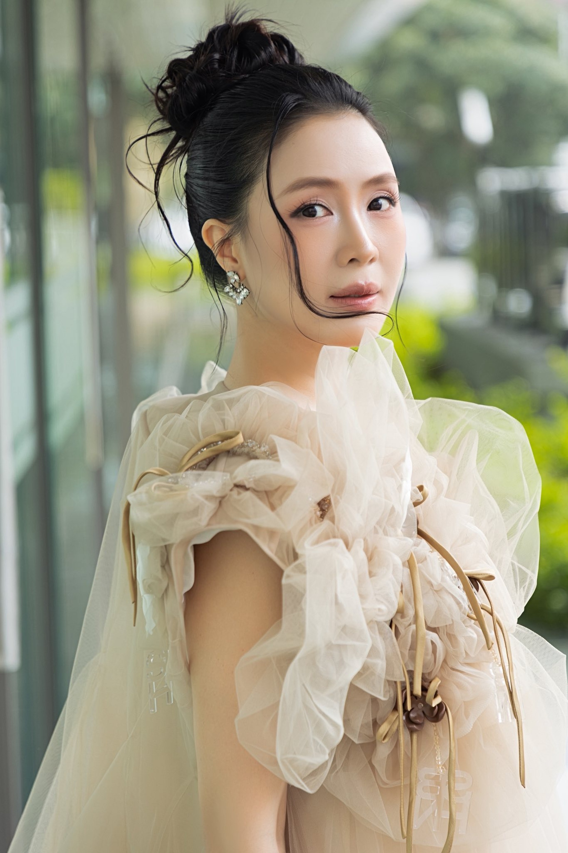 Diễn viên Hồng Diễm tuổi 43 đẹp không tì vết, hôn nhân kín tiếng - 3 Diễn viên Hồng Diễm tuổi 43 đẹp không tì vết, hôn nhân kín tiếng - 3