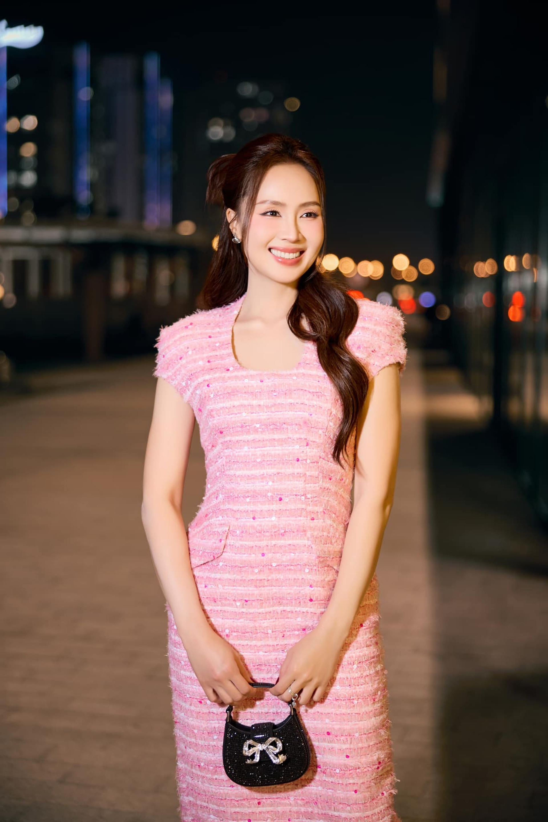 Diễn viên Hồng Diễm tuổi 43 đẹp không tì vết, hôn nhân kín tiếng - 14 Diễn viên Hồng Diễm tuổi 43 đẹp không tì vết, hôn nhân kín tiếng - 14