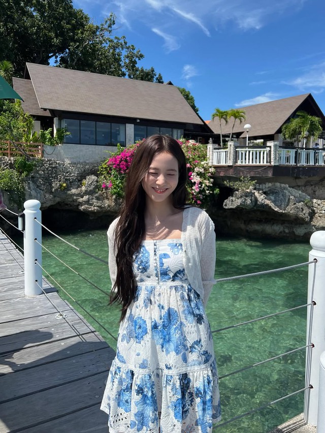 Họa tiết hoa điểm xuyết phong cách hè rực rỡ- Ảnh 8.