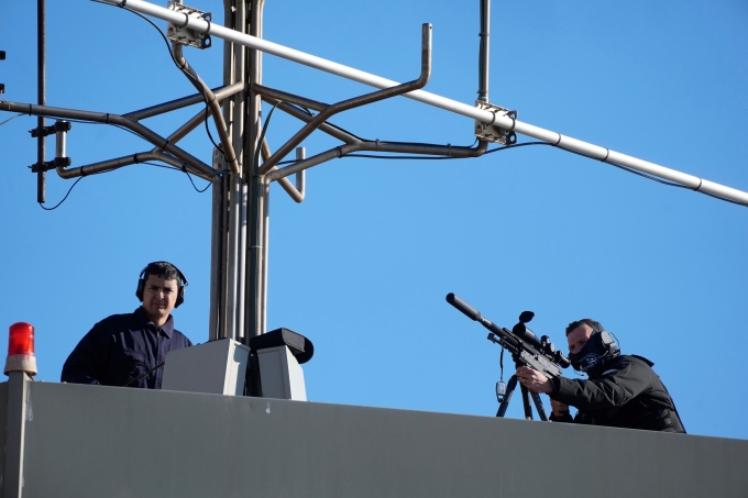 Lực lượng an ninh vào vị trí trước khi Giáo hoàng Leo XIV đến sân bay trực thăng Monaco ở Monte Carlo, Monaco, ngày 28/3. Ảnh: AP