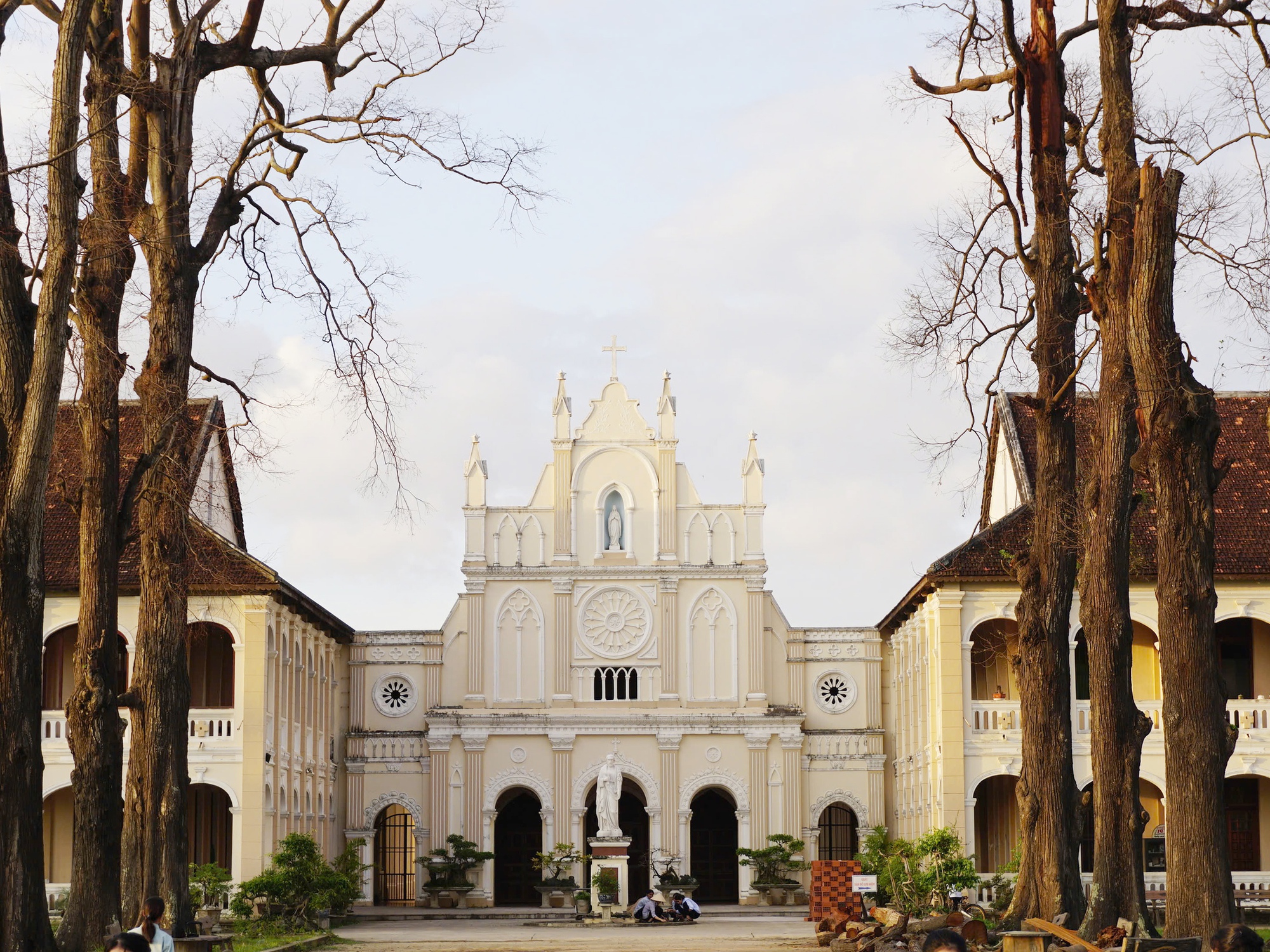 Những nhà thờ độc đáo: Làng Sông - nơi chữ Quốc ngữ in dấu hơn một thế kỷ- Ảnh 4. Những nhà thờ độc đáo: Làng Sông - nơi chữ Quốc ngữ in dấu hơn một thế kỷ- Ảnh 4.